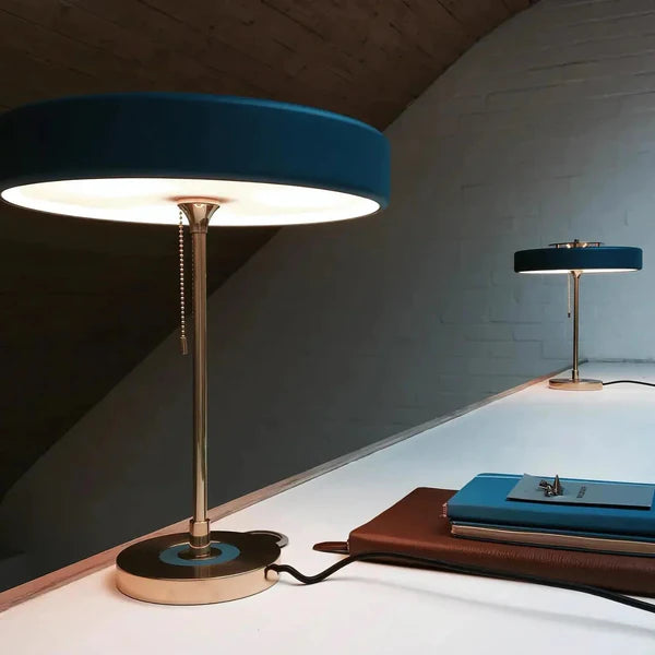 Table lamp with timeless design and soft lighting